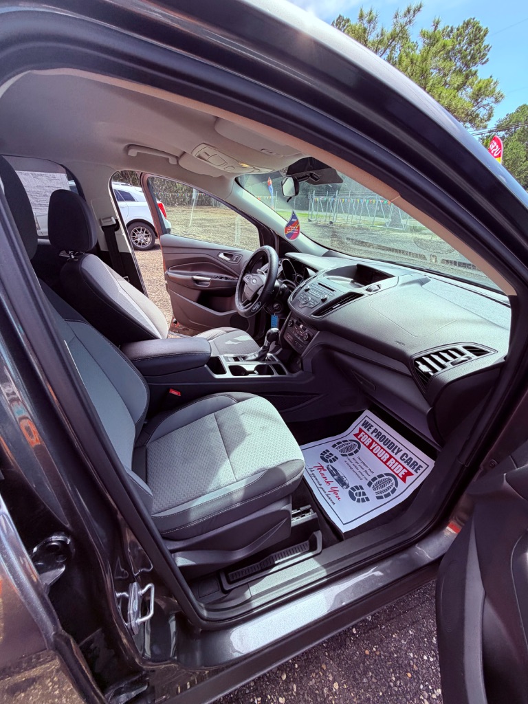 2017 Ford Escape SE - Photo 13