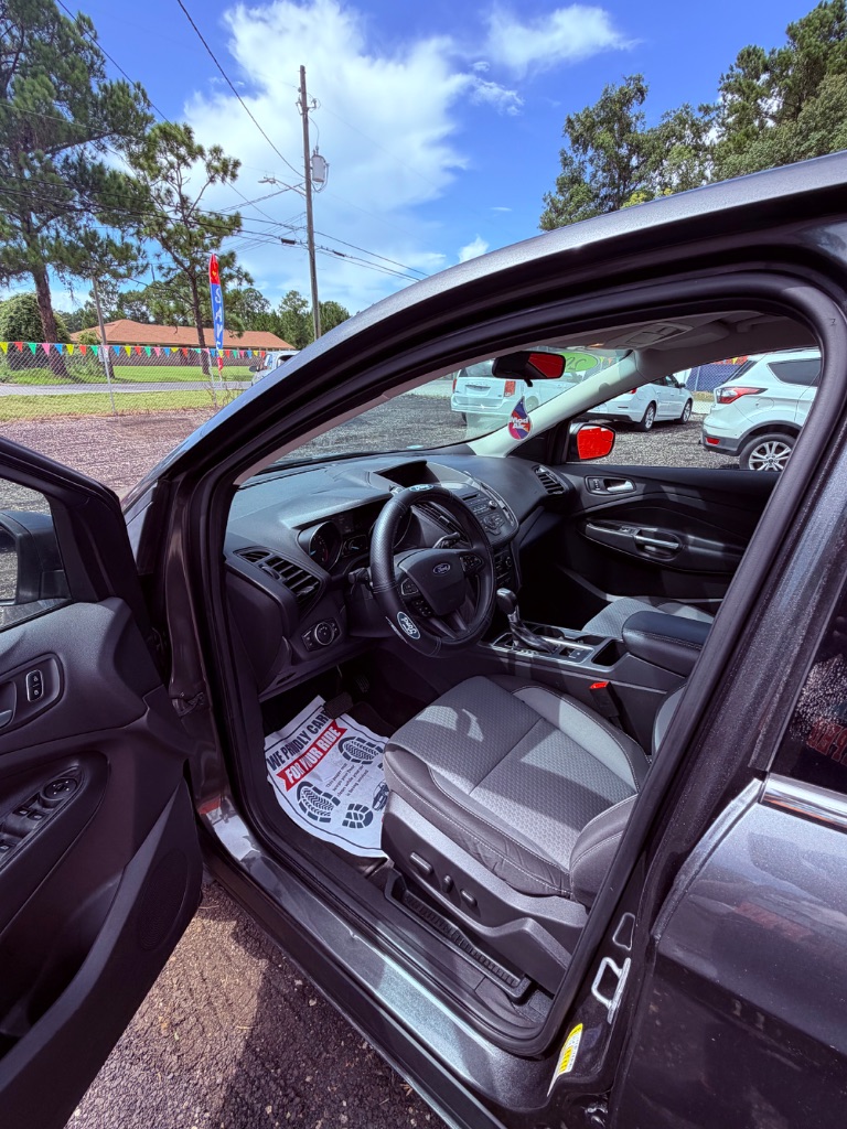 2017 Ford Escape SE - Photo 8